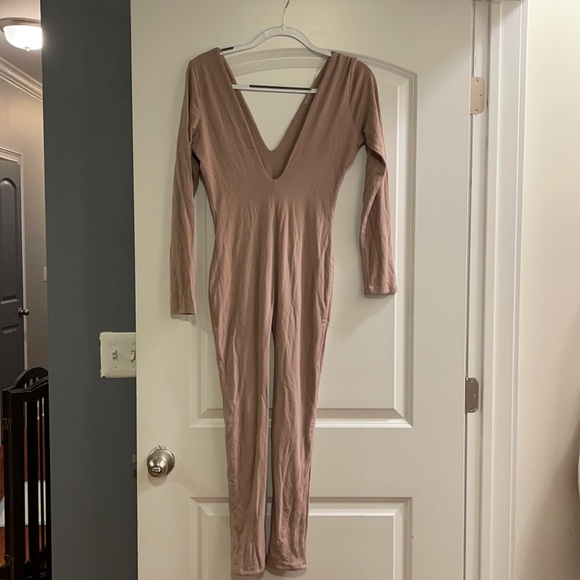 Naked Wardrobe nude beige Long sleeve V-neck front back jumpsuit medium - Picture 4 of 4